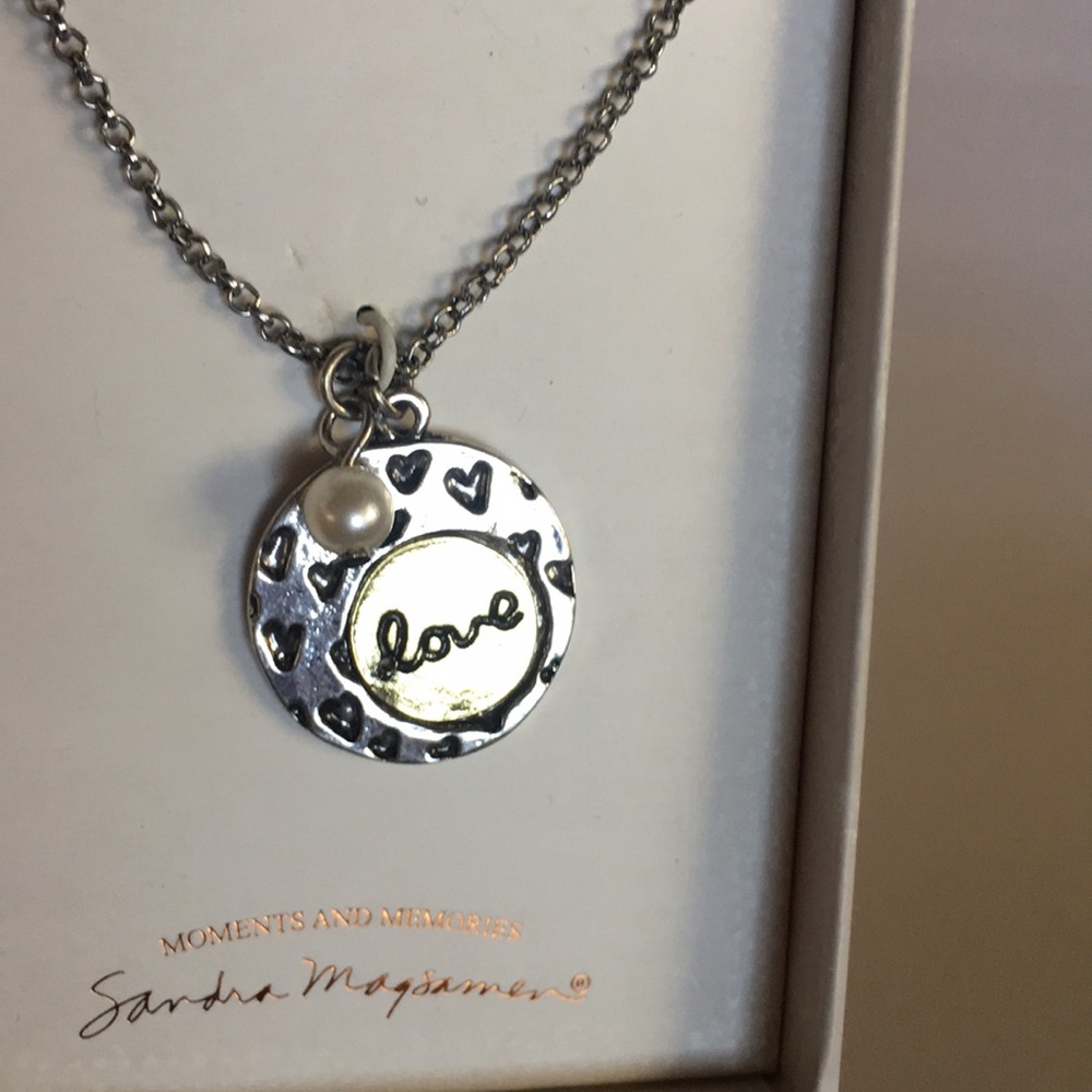❤️New silver tone super cute necklace ❤️